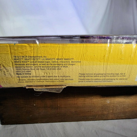 Rare Yasmin BRATZ KiDZ Concert Snap-On Fashion NIB packaging damaged - Picture 8 of 16